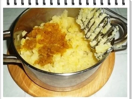 Rezept: Würzige Stampfkartoffeln mit Bulette und Gemüse dazu. Bild Nr. 5 Würzige Stampfkartoffeln mit Bulette und Gemüse dazu. - Rezept - Bild Nr. 5