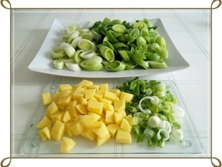 Rezept: Lauch-Kartoffelcremesuppe mit gewürfelter Wurst dazu. Bild Nr. 5 Lauch-Kartoffelcremesuppe mit gewürfelter Wurst dazu. - Rezept - Bild Nr. 5