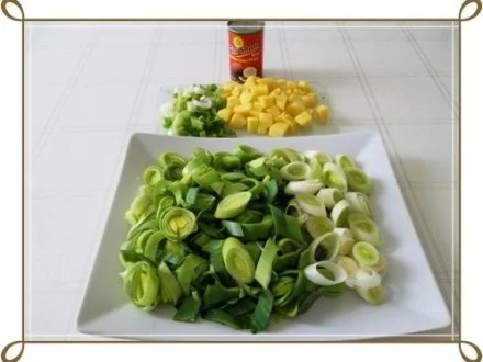 Rezept: Lauch-Kartoffelcremesuppe mit gewürfelter Wurst dazu. Bild Nr. 6 Lauch-Kartoffelcremesuppe mit gewürfelter Wurst dazu. - Rezept - Bild Nr. 6