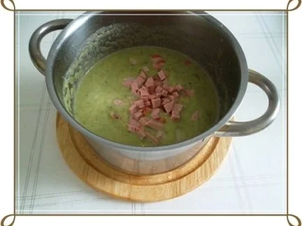 Rezept: Lauch-Kartoffelcremesuppe mit gewürfelter Wurst dazu. Bild Nr. 16 Lauch-Kartoffelcremesuppe mit gewürfelter Wurst dazu. - Rezept - Bild Nr. 16