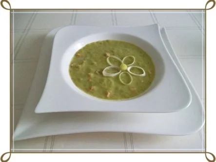 Rezept: Lauch-Kartoffelcremesuppe mit gewürfelter Wurst dazu. Bild Nr. 18 Lauch-Kartoffelcremesuppe mit gewürfelter Wurst dazu. - Rezept - Bild Nr. 18