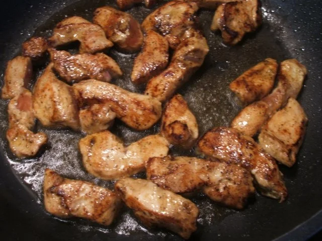 Geflügel: Hühnergeschnetzeltes in Apfel-Zwiebel-Soße - Rezept - Bild Nr. 4