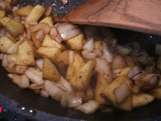 Geflügel: Hühnergeschnetzeltes in Apfel-Zwiebel-Soße - Rezept - Bild Nr. 6