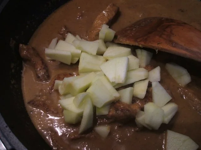 Geflügel: Hühnergeschnetzeltes in Apfel-Zwiebel-Soße - Rezept - Bild Nr. 9