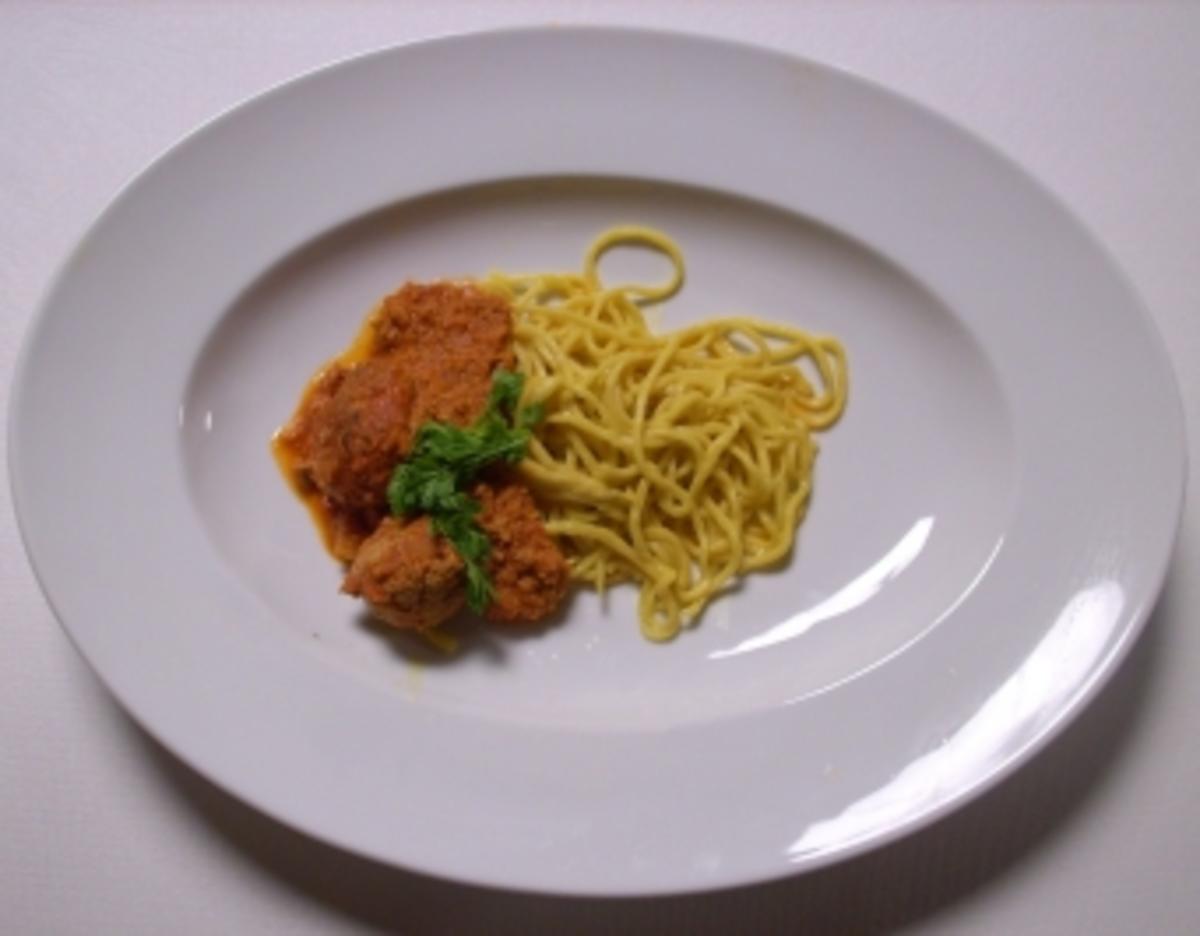 Maccaruna Salsa - Spaghetti mit scharfer Soße und Hackbällchen - Rezept