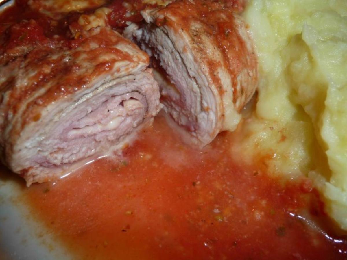 Schweineroulade im Tomatenbett - Rezept Eingereicht von cleo64