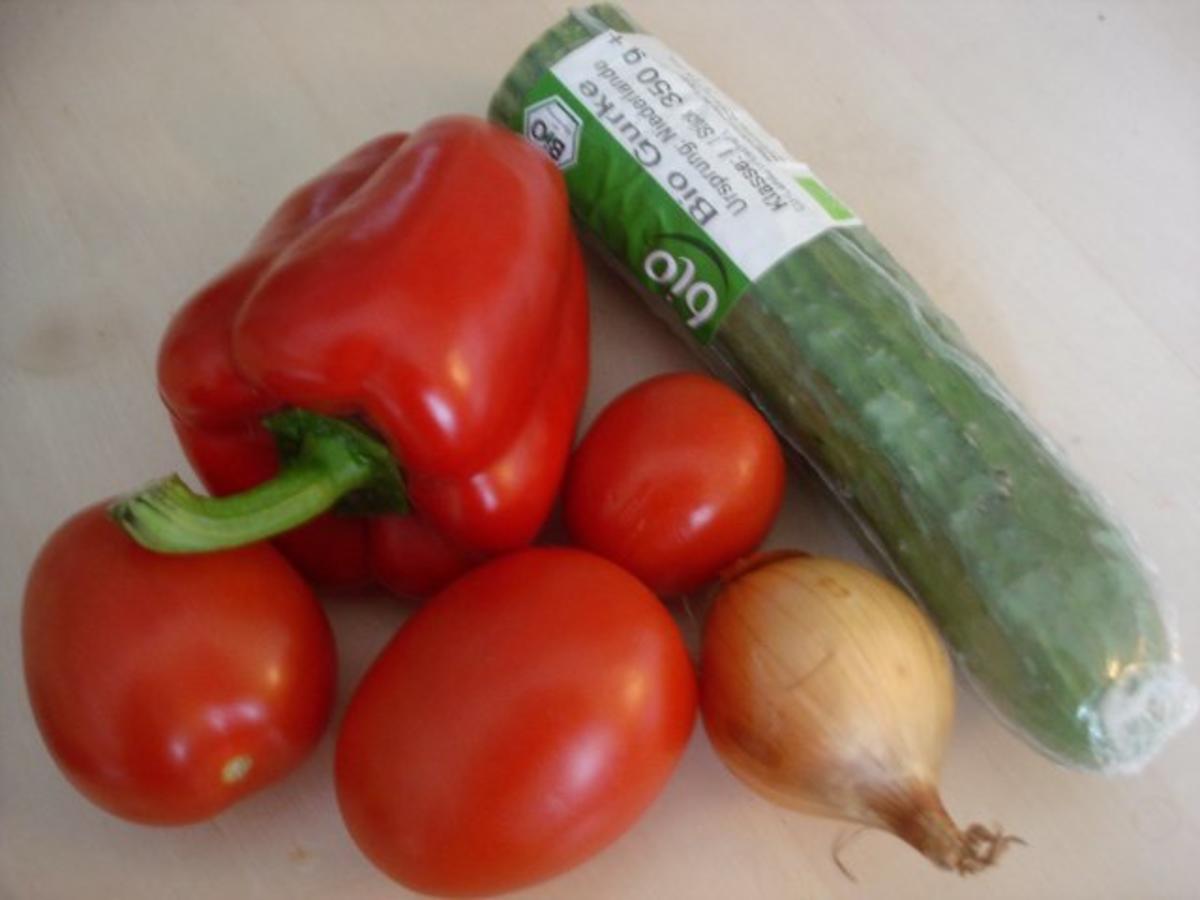 Forelle Müllerin mit Tomaten-Paprika-Gurken-Gemüse und Kartoffelpilzen - Rezept - Bild Nr. 8