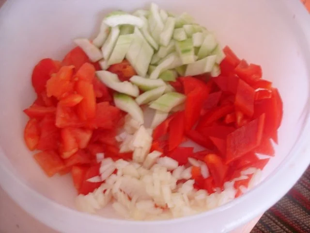 Forelle Müllerin mit Tomaten-Paprika-Gurken-Gemüse und Kartoffelpilzen - Rezept - Bild Nr. 9