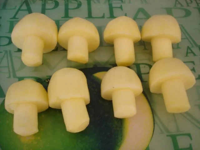 Forelle Müllerin mit Tomaten-Paprika-Gurken-Gemüse und Kartoffelpilzen - Rezept - Bild Nr. 15