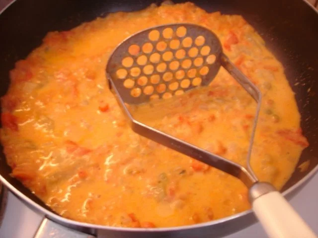 Forelle Müllerin mit Tomaten-Paprika-Gurken-Gemüse und Kartoffelpilzen - Rezept - Bild Nr. 12