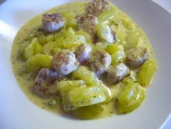 Rezept: Kikis Schmorgurkenpfanne mit Bratbällchen Kikis Schmorgurkenpfanne mit Bratbällchen - Rezept