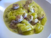 Rezept: Kikis Schmorgurkenpfanne mit Bratbällchen Kikis Schmorgurkenpfanne mit Bratbällchen - Rezept