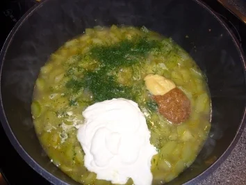 Rezept: Kikis Schmorgurkenpfanne mit Bratbällchen Bild Nr. 7 Kikis Schmorgurkenpfanne mit Bratbällchen - Rezept - Bild Nr. 7