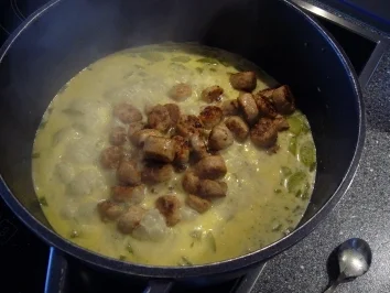 Rezept: Kikis Schmorgurkenpfanne mit Bratbällchen Bild Nr. 8 Kikis Schmorgurkenpfanne mit Bratbällchen - Rezept - Bild Nr. 8