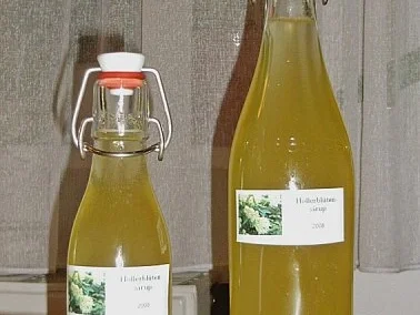Rezept: Holunderblütensirup Holunderblütensirup - Rezept