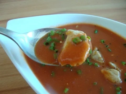 ein scharfes Tomatensüppchen mit feiner Einlage - Rezept