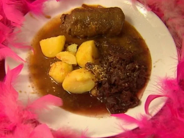 Rezept: Rindsrouladen mit Rotkohl (Natascha Ochsenknecht) Rindsrouladen mit Rotkohl (Natascha Ochsenknecht) - Rezept