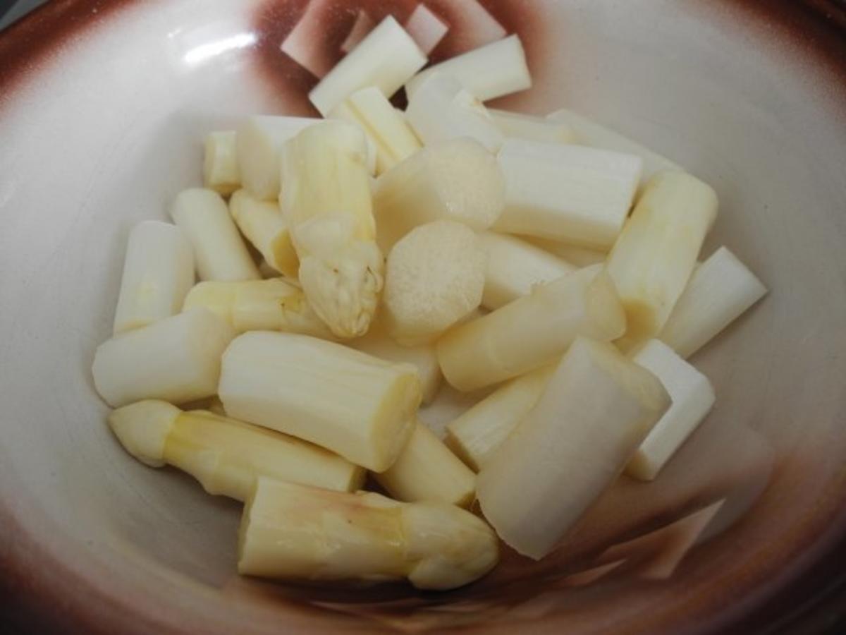 Spargel in Reis-Schlagcreme mit Schnittlauchkartoffeln und Gurkensalat - Rezept - Bild Nr. 6