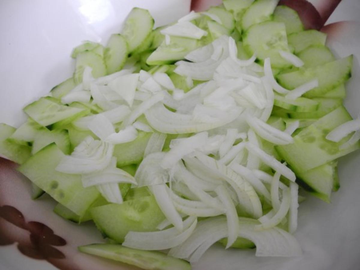 Spargel in Reis-Schlagcreme mit Schnittlauchkartoffeln und Gurkensalat - Rezept - Bild Nr. 16
