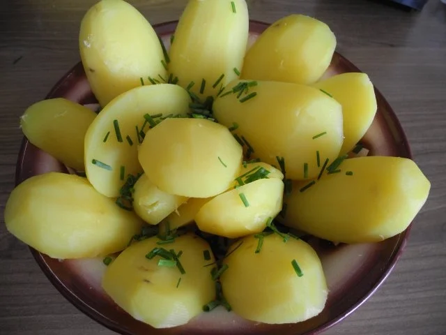 Rezept: Spargel in Reis-Schlagcreme mit Schnittlauchkartoffeln und Gurkensalat Bild Nr. 18 Spargel in Reis-Schlagcreme mit Schnittlauchkartoffeln und Gurkensalat - Rezept - Bild Nr. 18