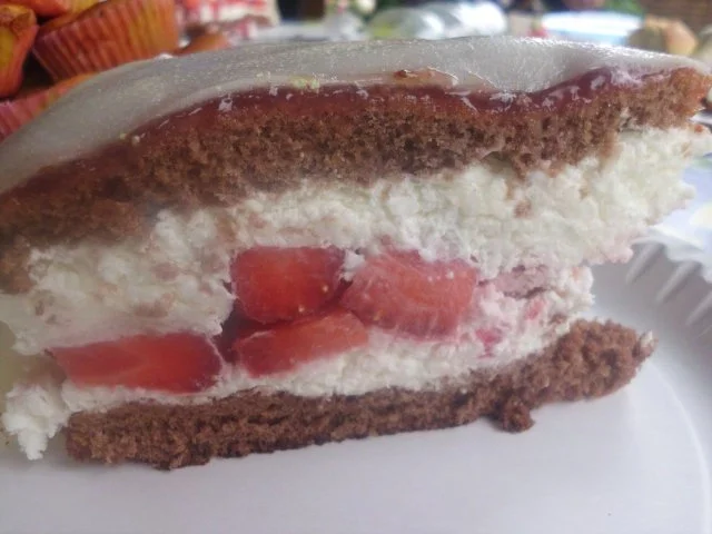 Rezept: Erdbeertorte mit Marzipan Bild Nr. 3 Erdbeertorte mit Marzipan - Rezept - Bild Nr. 3