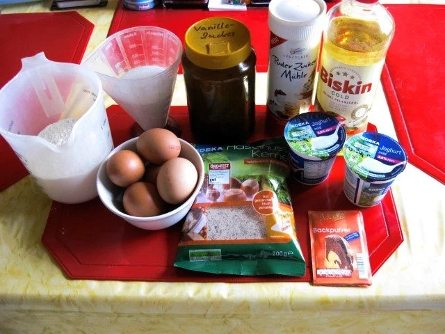 Rezept: Nuss - Joghurt - Gugelhupf Bild Nr. 2 Nuss - Joghurt - Gugelhupf - Rezept - Bild Nr. 2