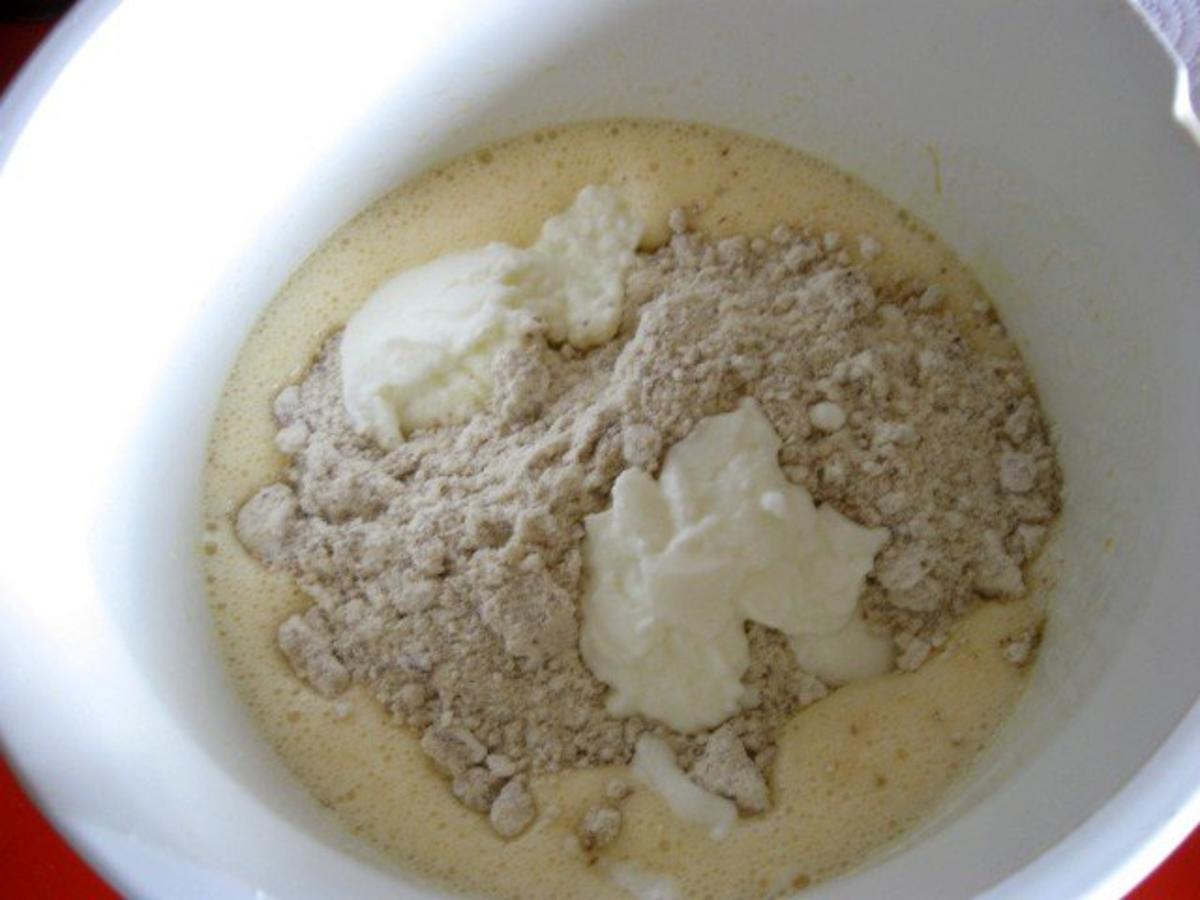 Nuss - Joghurt - Gugelhupf - Rezept - Bild Nr. 6
