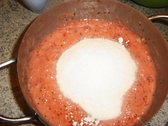 Rezept: Erdbeer-Banane-Kiwi-Marmelade Bild Nr. 3 Erdbeer-Banane-Kiwi-Marmelade - Rezept - Bild Nr. 3