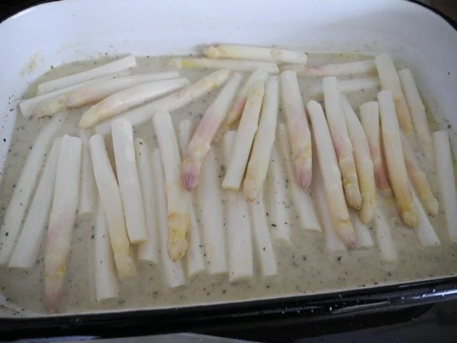 Aus dem Backofen : Spargel auf Reis-Schlagcreme mit Petersilien - Brot - Kruste überbacken - Rezept - Bild Nr. 8