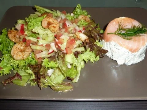 Rezept: Garnelen-Lachs-Terrinchen mit frischem Dill Garnelen-Lachs-Terrinchen mit frischem Dill - Rezept