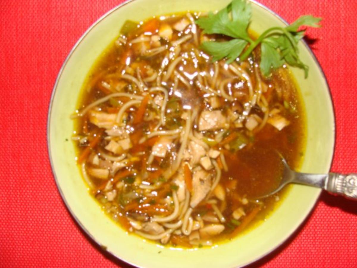 Bilder für Suppen ; Chin. Hühnersuppe mit Hühnerfleisch, Gemüse ,Süßsauer - Rezept