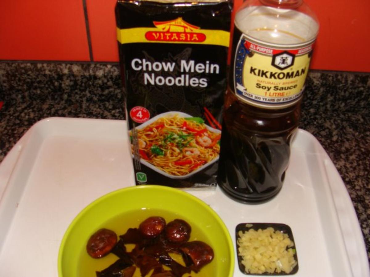 Suppen ; Chin. Hühnersuppe mit Hühnerfleisch, Gemüse ,Süßsauer - Rezept - Bild Nr. 2