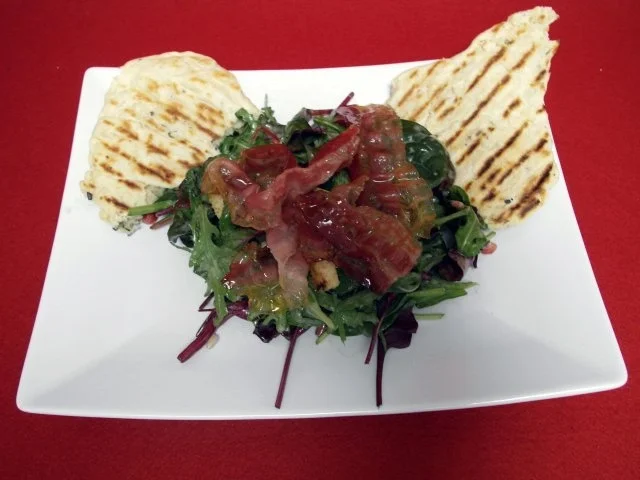Rezept: Candied Green Bacon Salad mit Navajo Flatbreads Candied Green Bacon Salad mit Navajo Flatbreads - Rezept