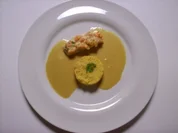 Steinbuttfilet mit Karotten-Korianderhaube, Currysoße und Couscous - Rezept