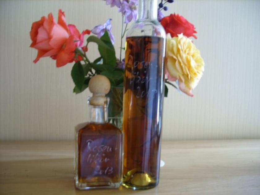 Likör: Rosenlikör - einfach - von kuechenschelle