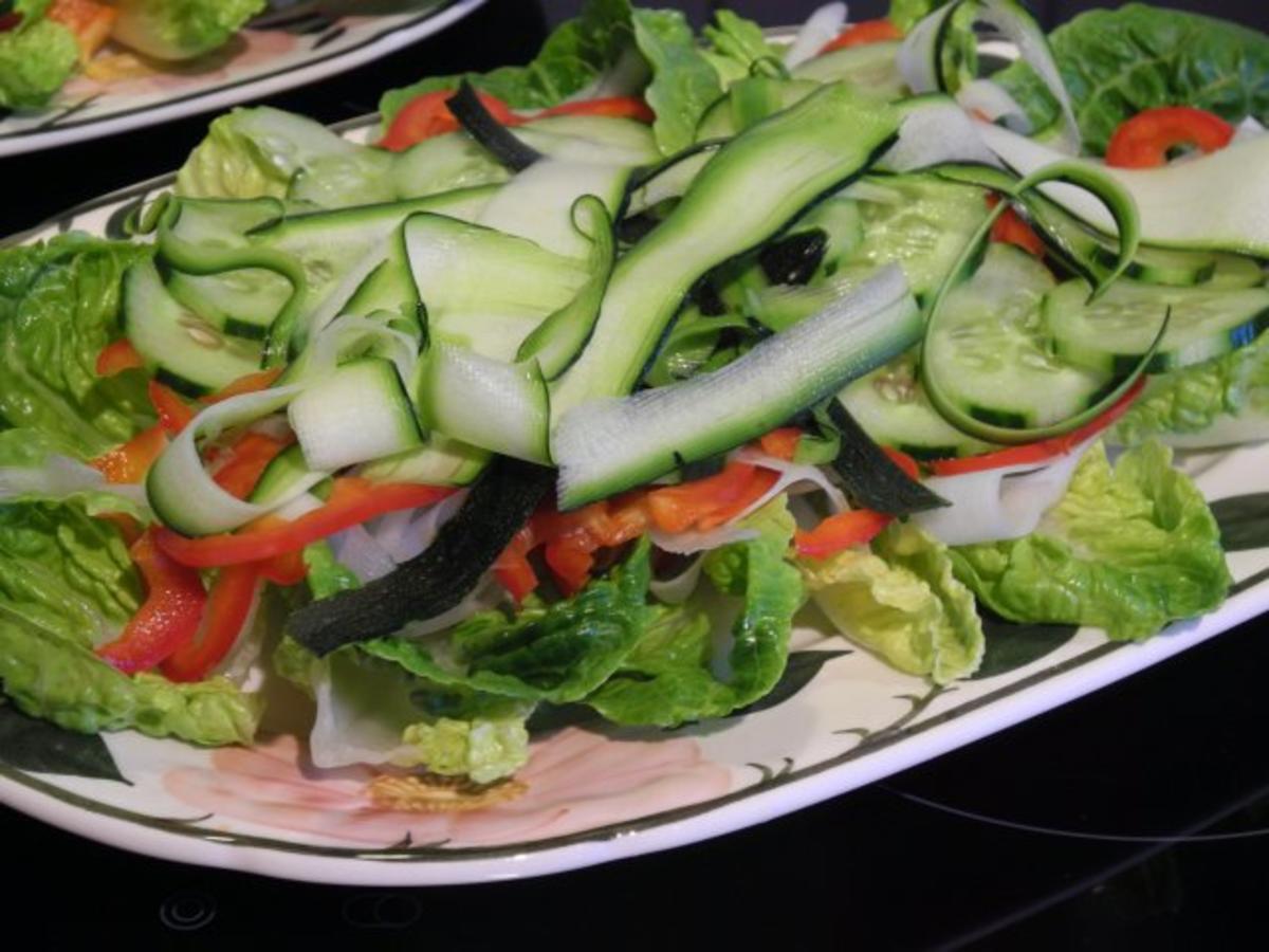 Abendbrot : Rührei mit Schnittlauch auf Brot dazu einen Salat - Rezept - Bild Nr. 2