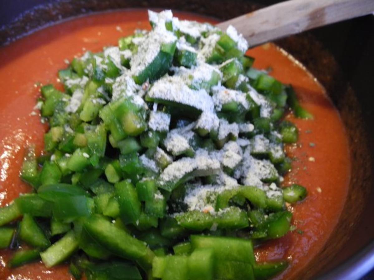 Soßen & Dip´s : Tomatensoße mit grünem Paprika - Rezept