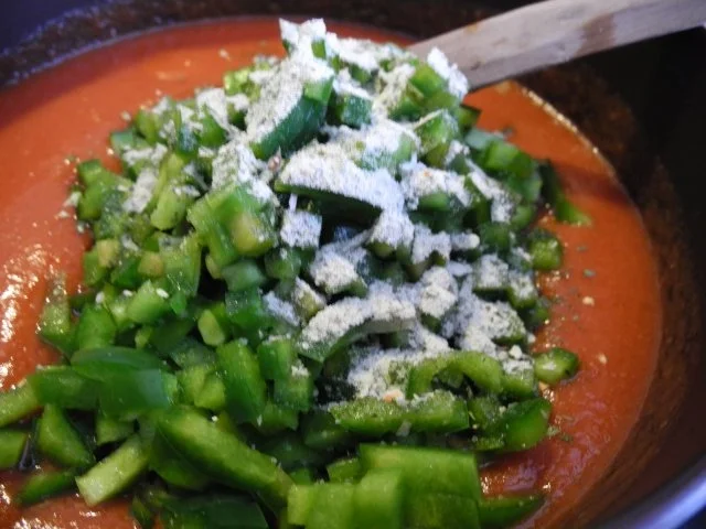 Soßen & Dip´s : Tomatensoße mit grünem Paprika - Rezept