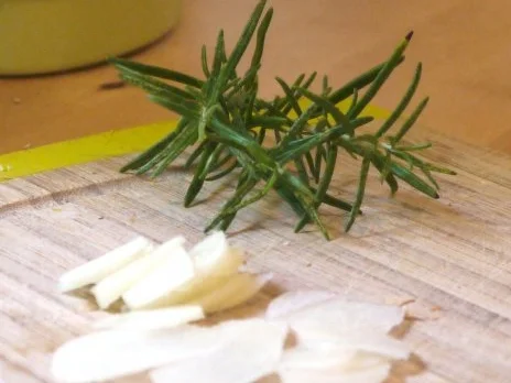 Rezept: Rosmarin-Knoblauch-Gelee Bild Nr. 6 Rosmarin-Knoblauch-Gelee - Rezept - Bild Nr. 6
