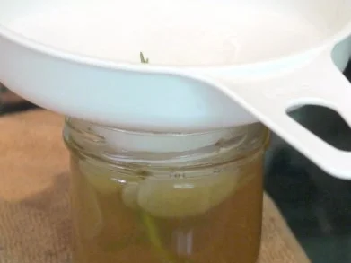 Rezept: Rosmarin-Knoblauch-Gelee Bild Nr. 9 Rosmarin-Knoblauch-Gelee - Rezept - Bild Nr. 9