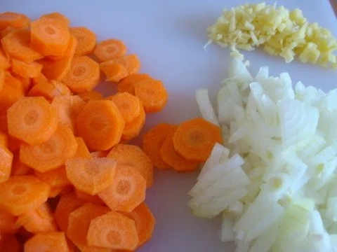 kalte Möhrensuppe mit lauwarmen Flusskrebssahneschaum - Rezept - Bild Nr. 5