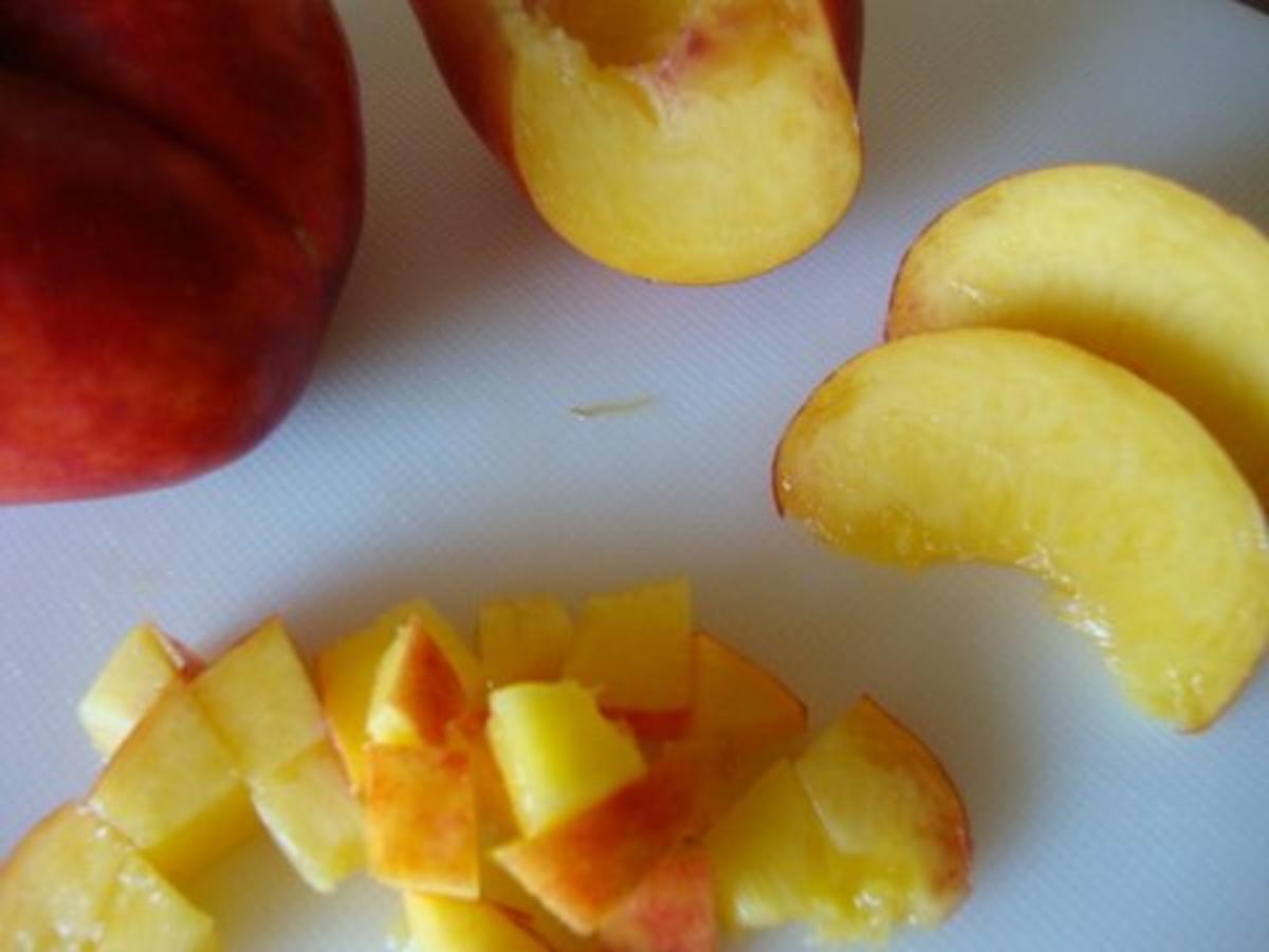 gekühlte Pfirsich-Sekt Suppe mit Walderdbeeren. - Rezept - Bild Nr. 10