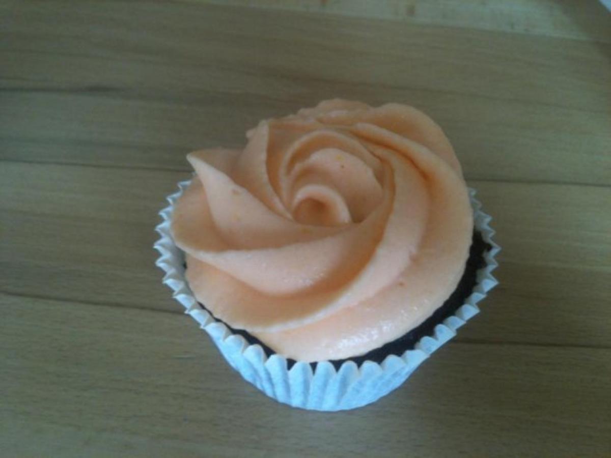 Schokoladen Cupcakes mit Orangenfrosting - Rezept - Bild Nr. 2
