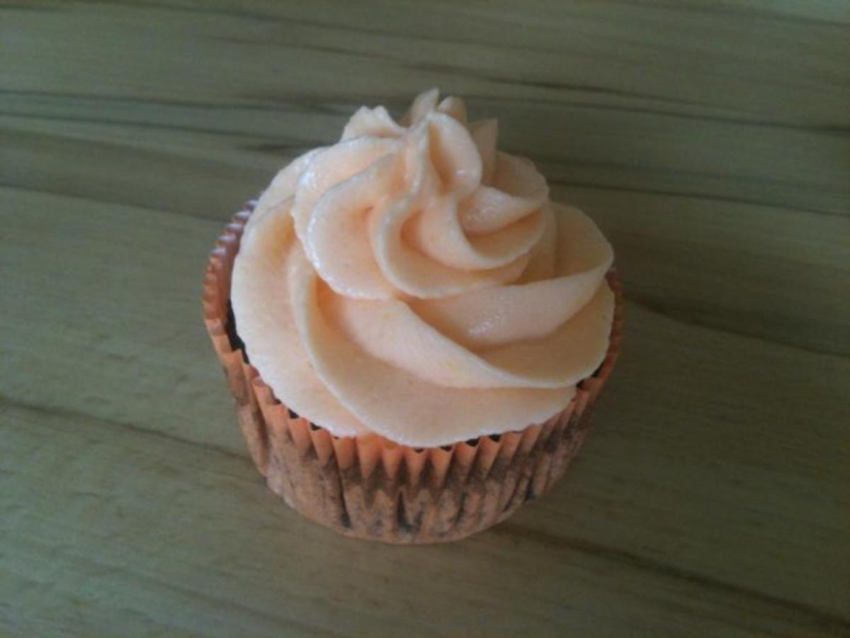 Schokoladen Cupcakes mit Orangenfrosting - Rezept - Bild Nr. 3