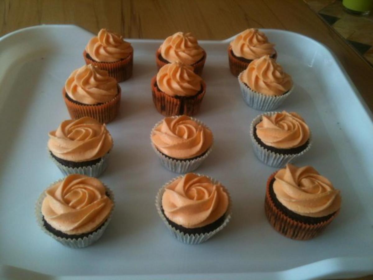 Schokoladen Cupcakes mit Orangenfrosting - Rezept - Bild Nr. 4