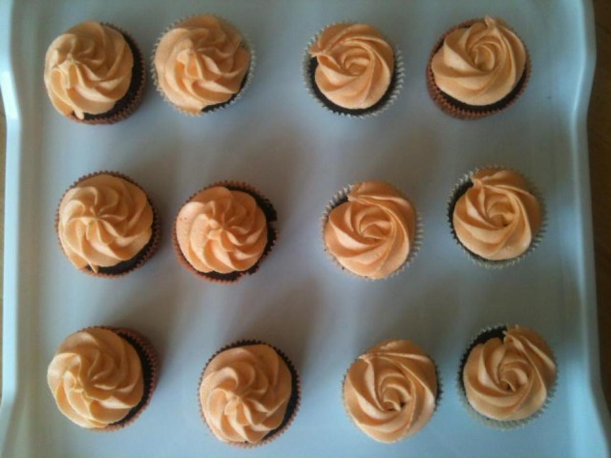 Schokoladen Cupcakes mit Orangenfrosting - Rezept