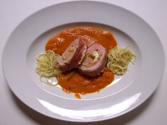 Schweinelende in Salbei- Schinkenmantel dazu Spaghetti Alio-Olio - Rezept
