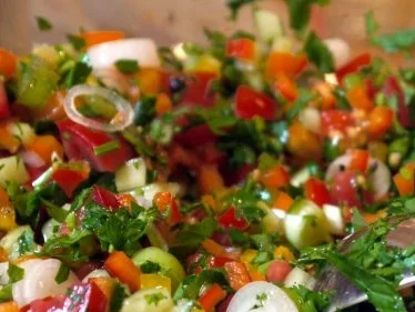 Kunterbunter Quinoasalat mit Orangen-Tomaten-Dressing - Rezept - Bild Nr. 8