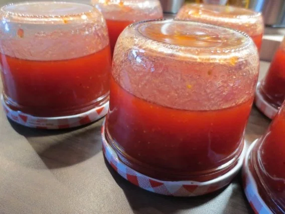 Rezept: Erdbeermarmelade mit Holunderblütensirup Bild Nr. 2 Erdbeermarmelade mit Holunderblütensirup - Rezept - Bild Nr. 2