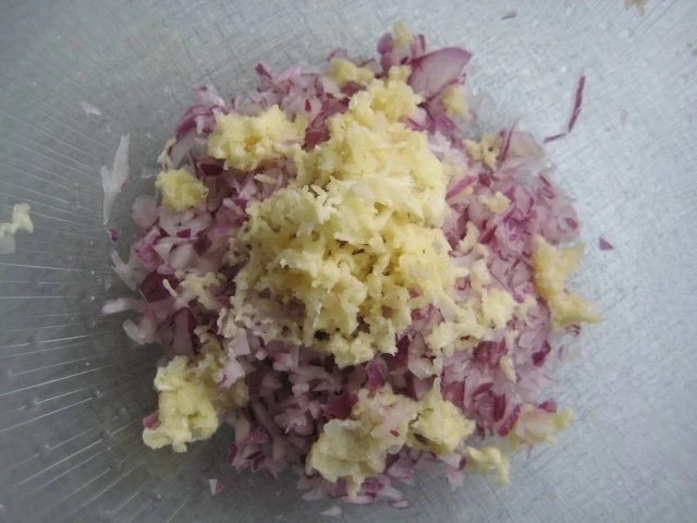 Rezept: Zwiebel - Knoblauch - Dip Bild Nr. 4 Zwiebel - Knoblauch - Dip - Rezept - Bild Nr. 4